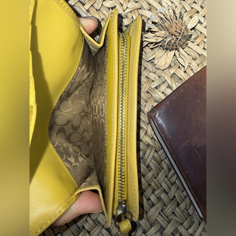 Vintage Coach Yellow Leather Legacy Buckle Snap Wallet - purse set in my closet💛 - Picture 8 of 11